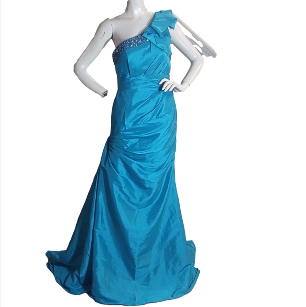 FLIRT BY MAGGIE  SOTTERO PROM DRESS SIZE 10